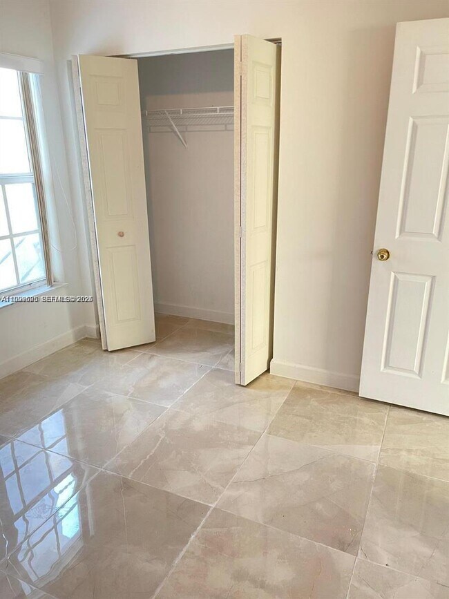 Building Photo - 8784 SW 213th Ln