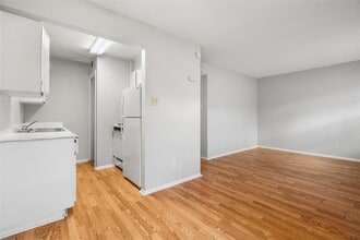 Building Photo - 307 E 31st St