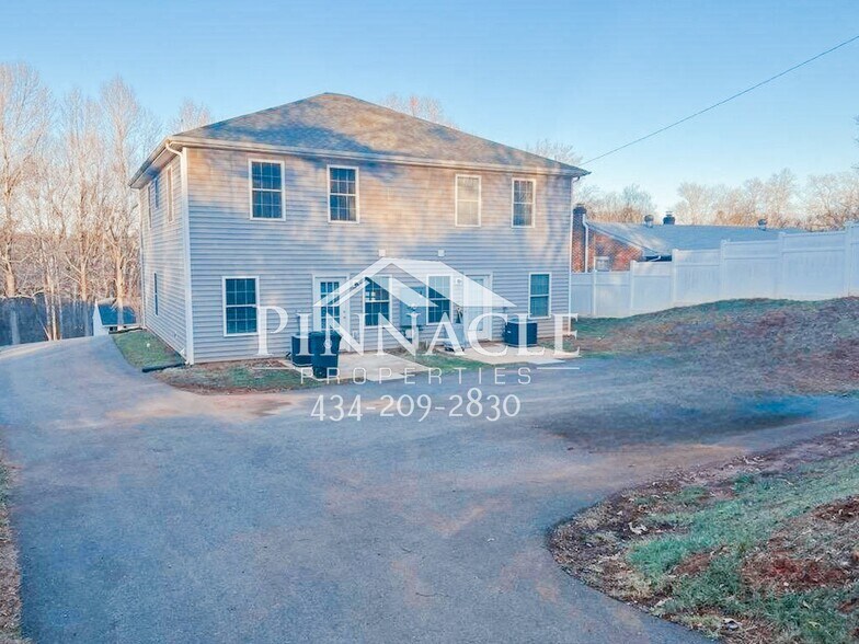 Building Photo - 2313 Acorn St