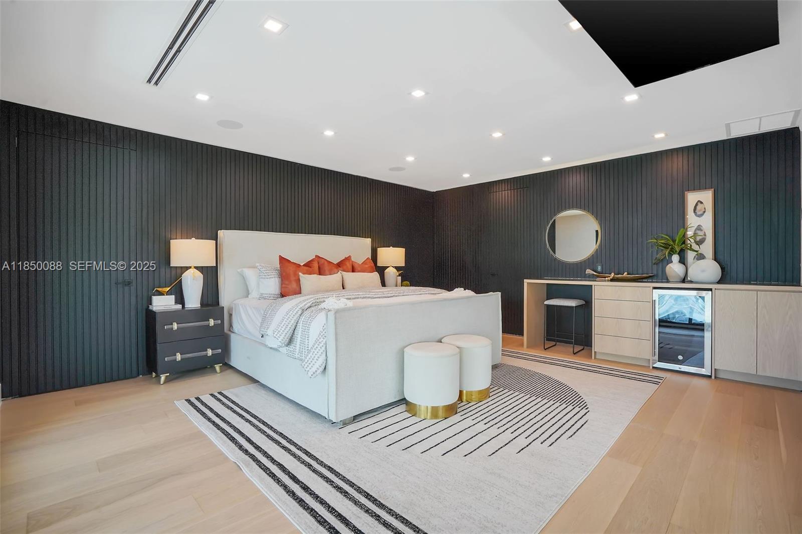 Building Photo - 3251 NE 164th St