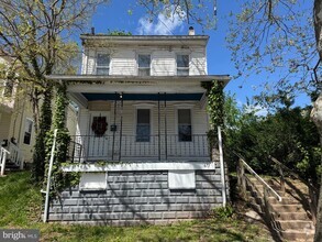 Building Photo - 673 Walnut St