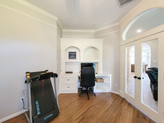 Building Photo - Beautifully designed waterfront property w...