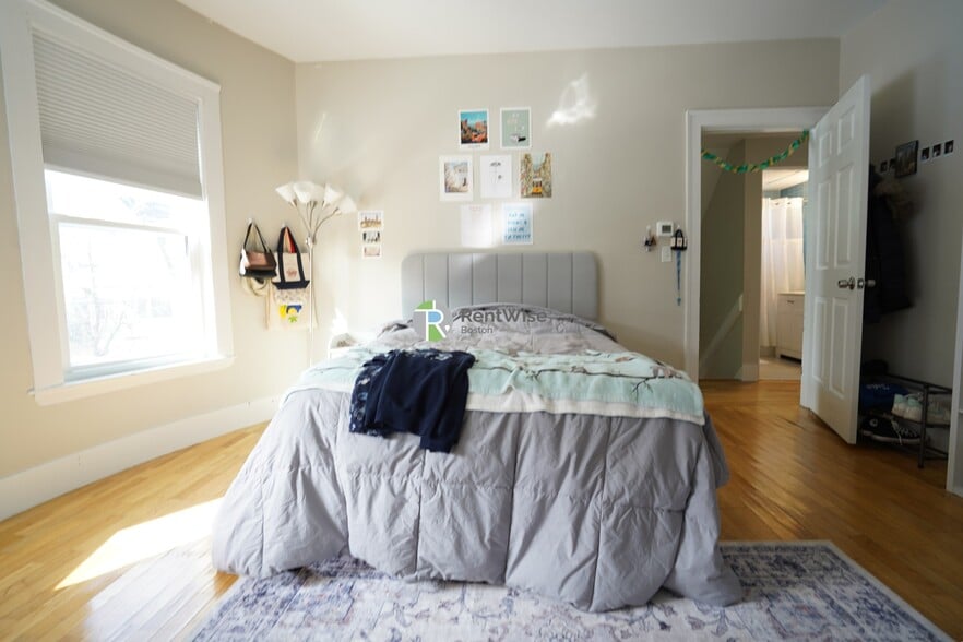 Building Photo - 27 Emery St