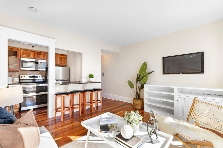 Building Photo - 520 Beacon St