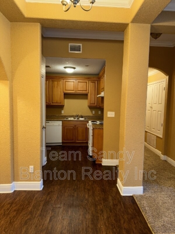 Building Photo - 7071 Lake Joanne Dr