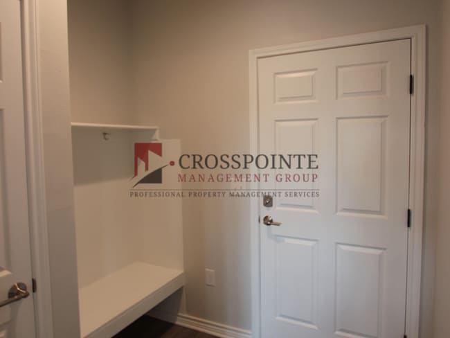 Building Photo - Stunning 2 Bed 2.5 Bath 1 Car Garage Townhome in Tyler!