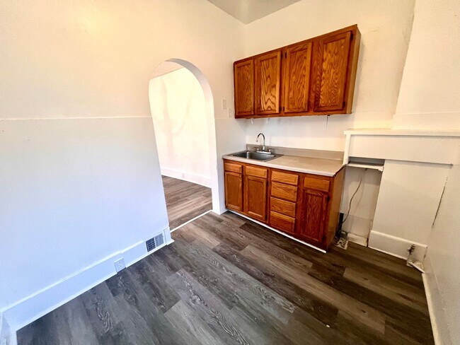 Building Photo - 40-42 Seminole Avenue