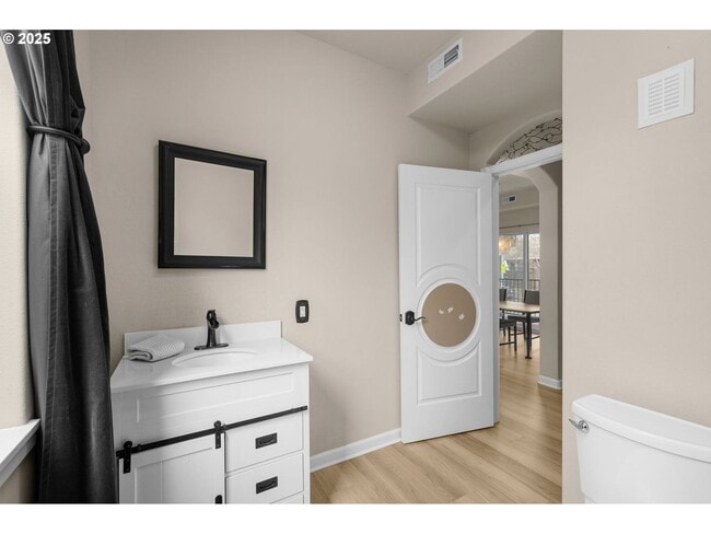 Building Photo - Beautiful Newly Renovated Spacious 3 Bedroom Home!