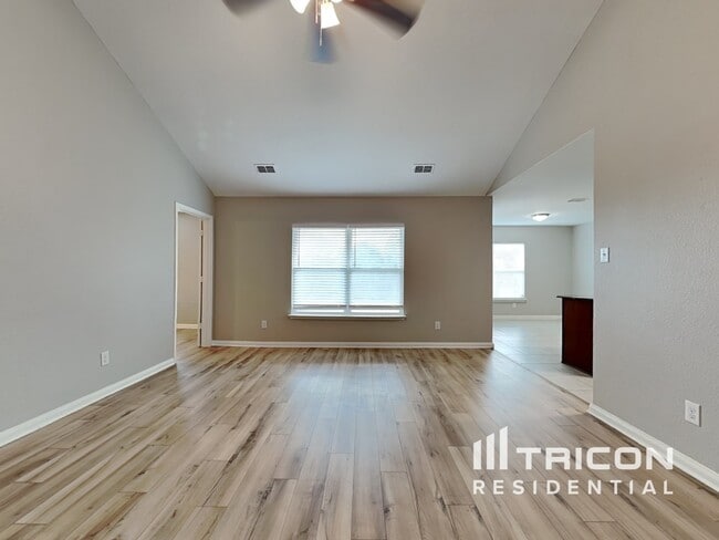 Building Photo - 2111 Juniper Dr
