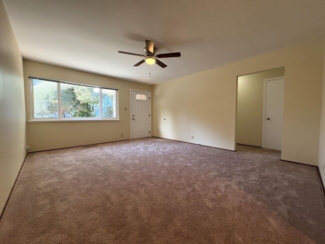 Building Photo - Charming 2-Bedroom Duplex Unit in Redwood City – Prime Location!