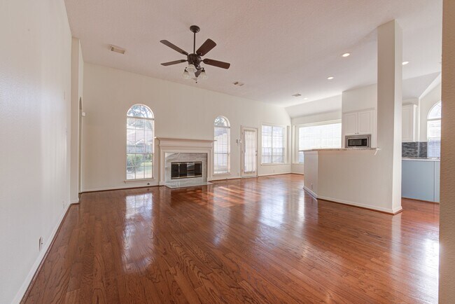 Building Photo - 1315 Crescent Pkwy Ct