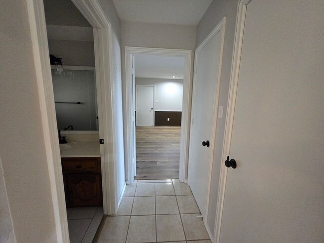 Building Photo - Stunning 4-bd 2.5 bath