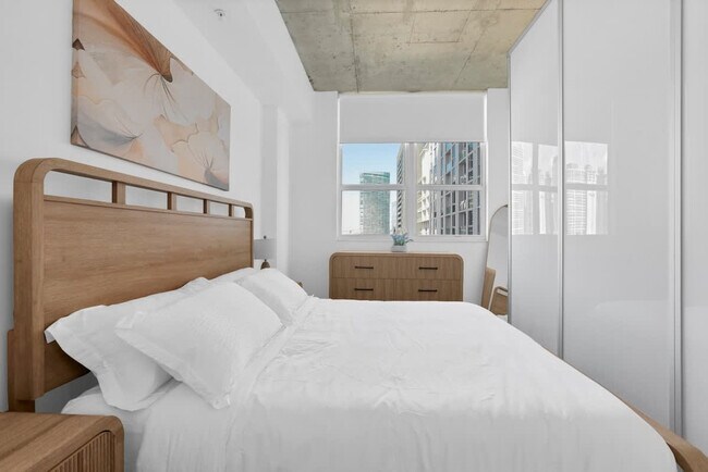 Building Photo - 137 NE 2nd Ave