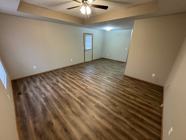 Building Photo - Updated 2 bedroom one bath apartment in be...