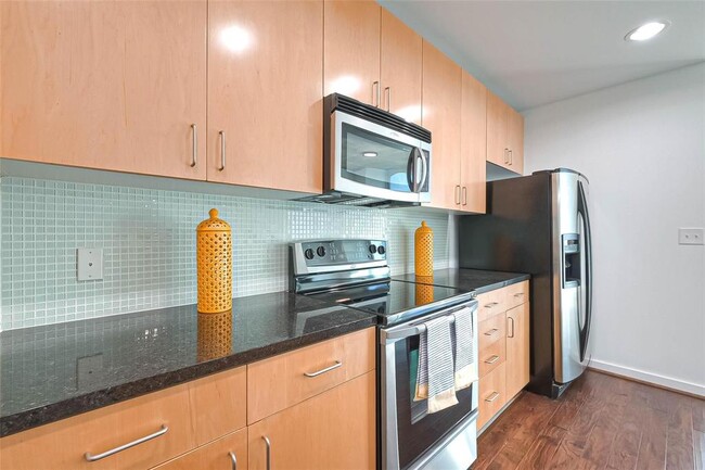 Building Photo - 5925 Almeda Rd