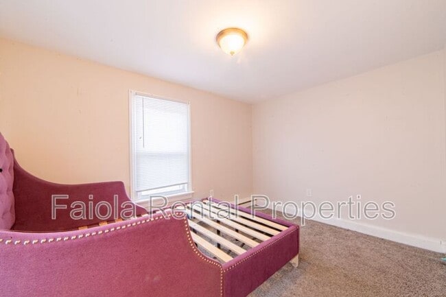 Building Photo - 319 Maurice St