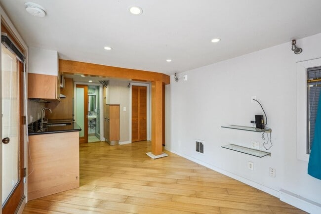 Building Photo - 2124 Hyde St