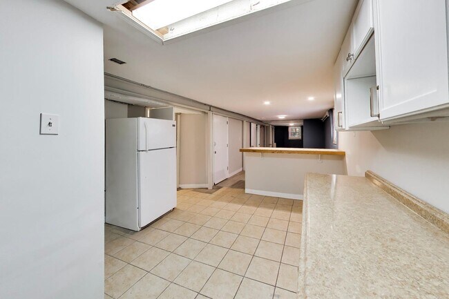 Building Photo - 2206 N Kostner Ave