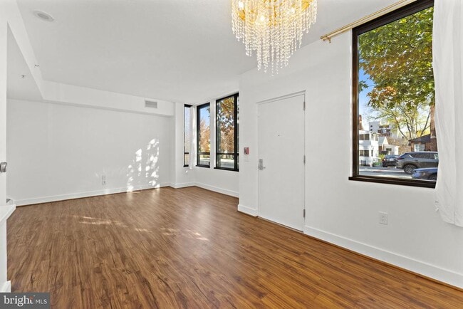 Building Photo - 1536 N Scott St