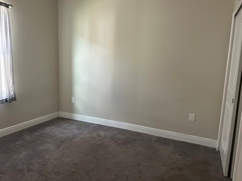 Building Photo - 5567 Estero Loop