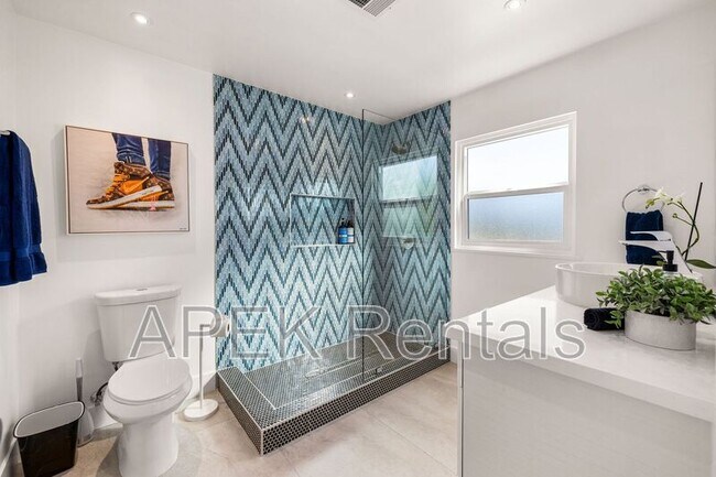 Building Photo - 2325 N Girasol Ave