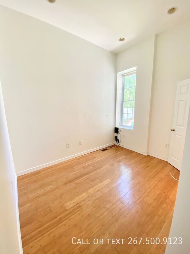 Building Photo - Beautiful Cozy One Bedroom Two Bedroom Apa...