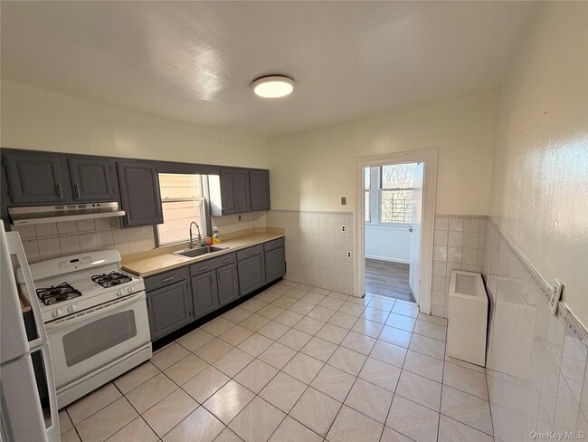 Building Photo - 13 Cedar St