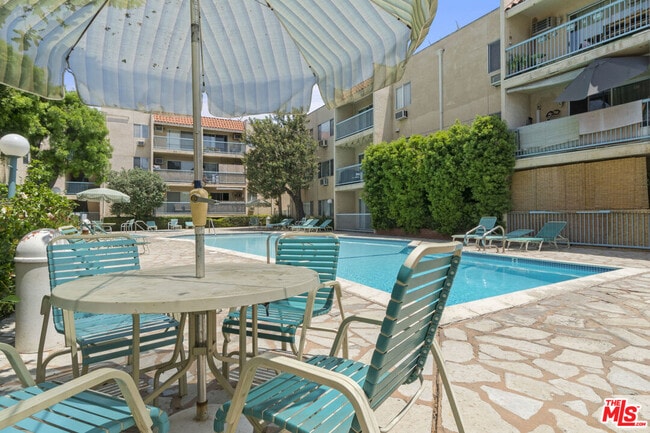 Building Photo - 18307 Burbank Blvd