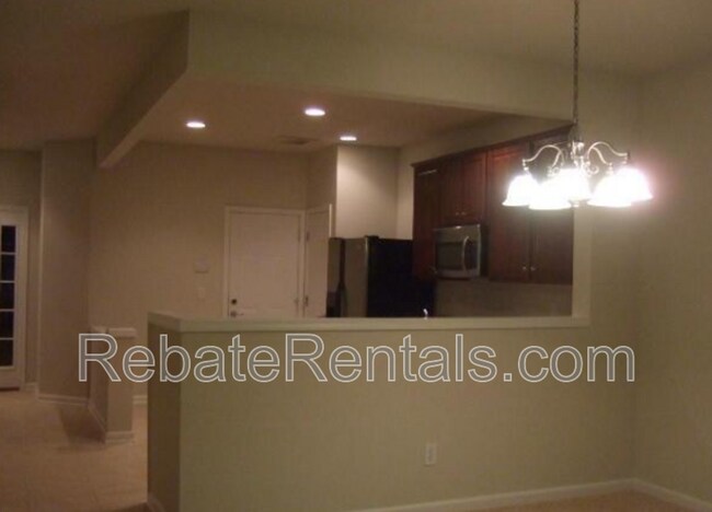 Building Photo - 7002 Roundleaf Dr