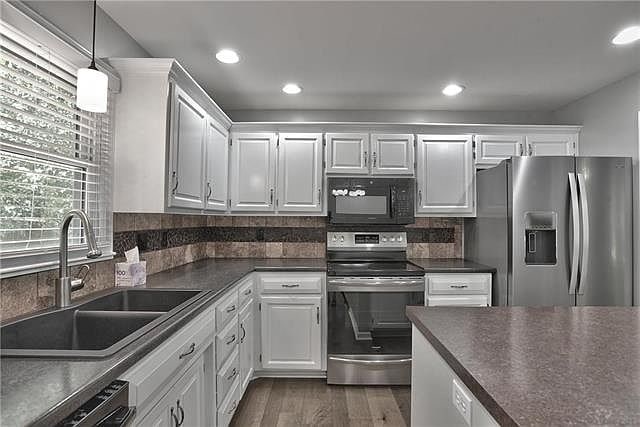 Building Photo - 15412 W 80th St