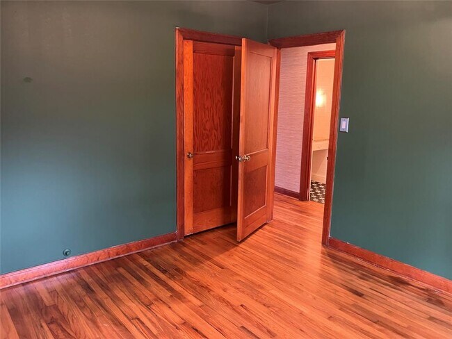 Building Photo - 1916 W 39th St