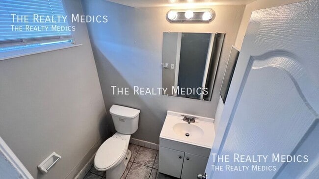 Building Photo - 1010 N Fiske Blvd