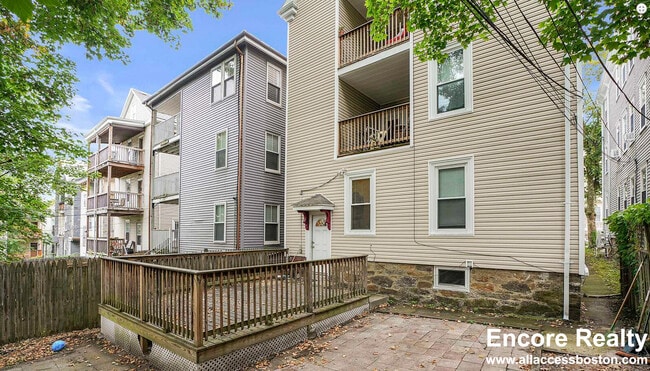 Building Photo - 13 Sachem St