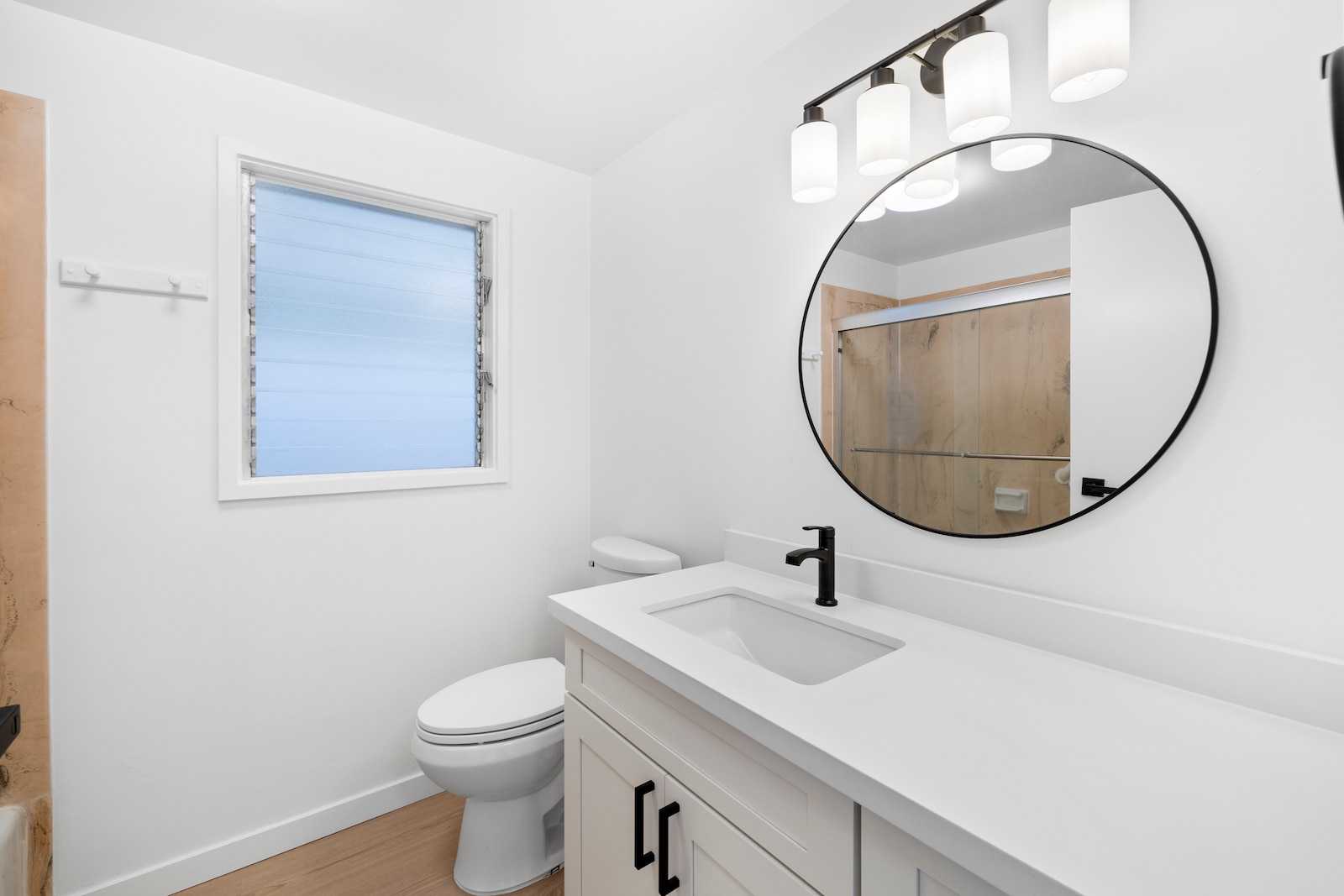 Downstairs bathroom with bathtub shower. - 45-162 Neepapa Pl
