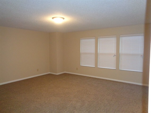 Building Photo - 626 Hickory Pine Dr
