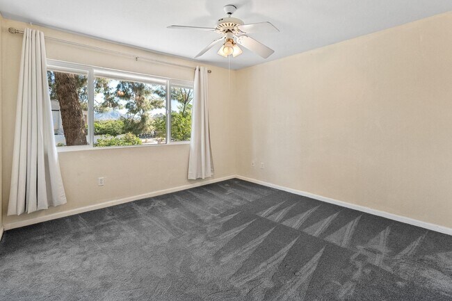 Building Photo - 8464 N 7th Ave