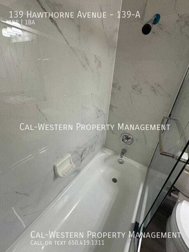 Building Photo - 139 Hawthorne Ave