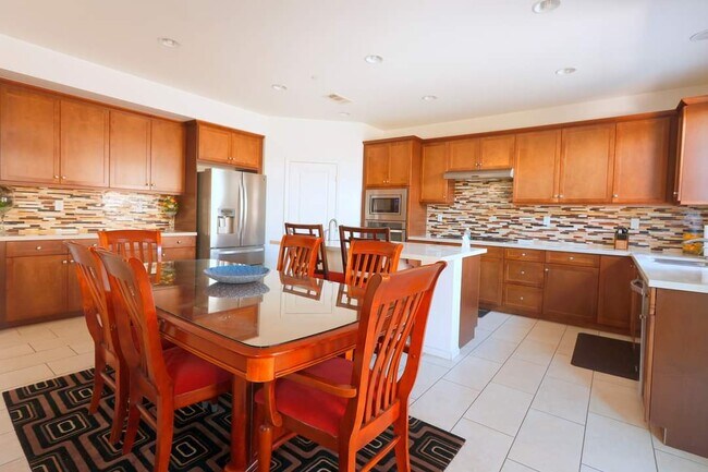 Building Photo - 10959 Lotus Dr