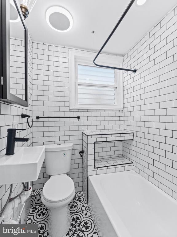 Building Photo - 1839 E Clementine St