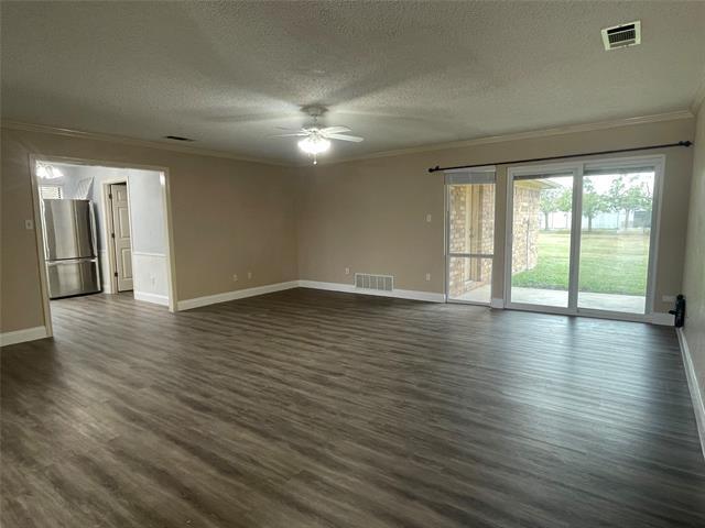 Building Photo - 2111 Meadowview Dr