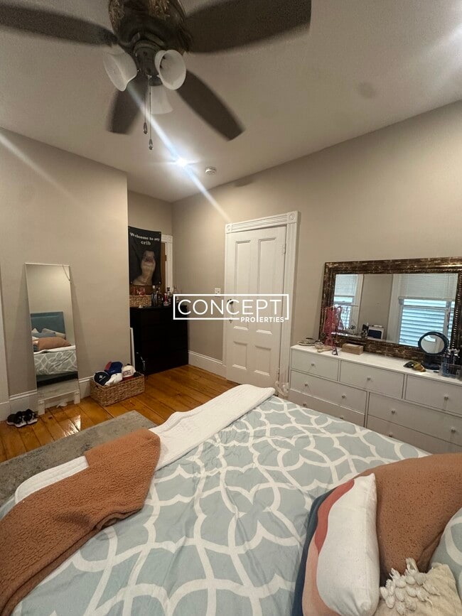 Building Photo - 68 Calumet St