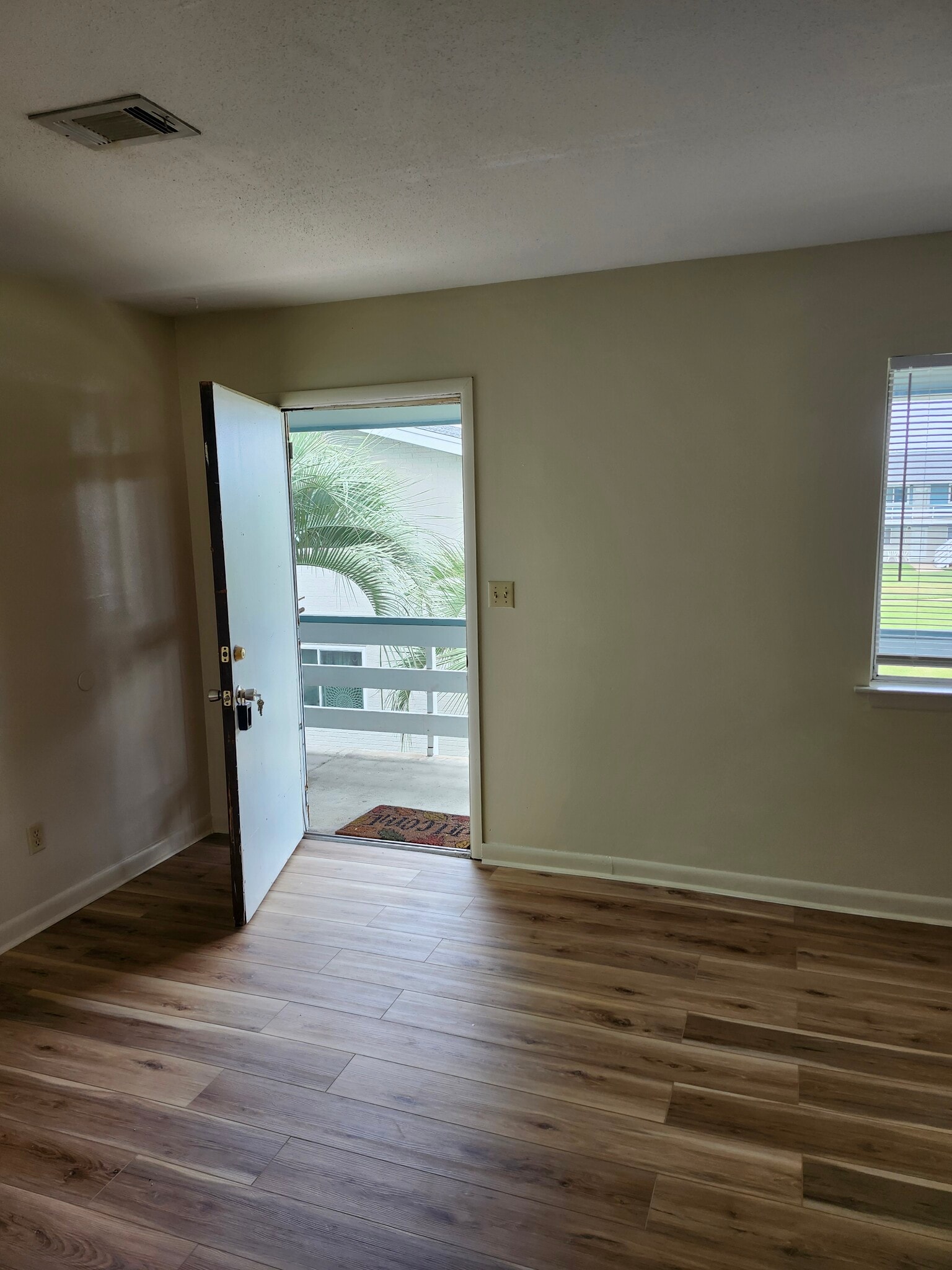 Building Photo - 9 Eglin Pky NE