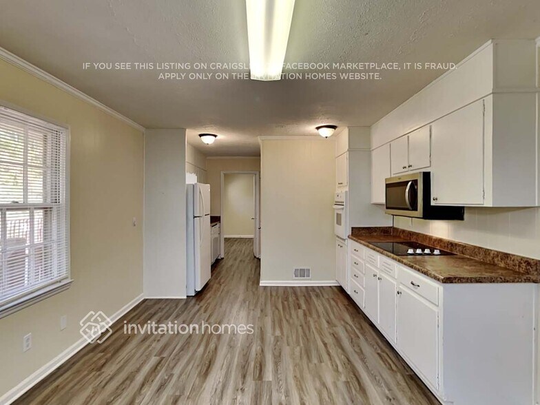 Building Photo - 2926 Pine Hill Dr