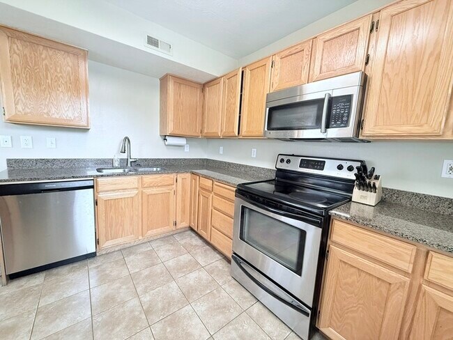 Building Photo - Murray Condo