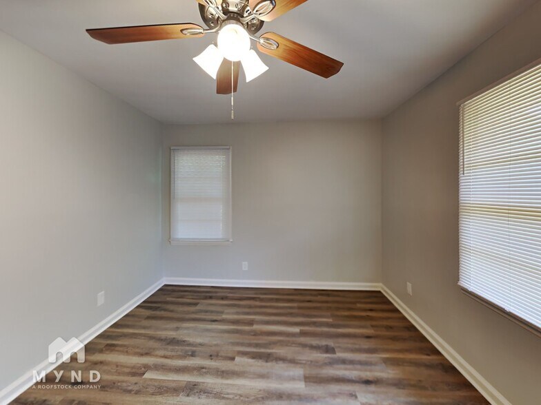 Building Photo - 1348 David Cir