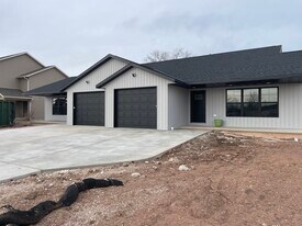 Building Photo - 1667 Elkay Ln
