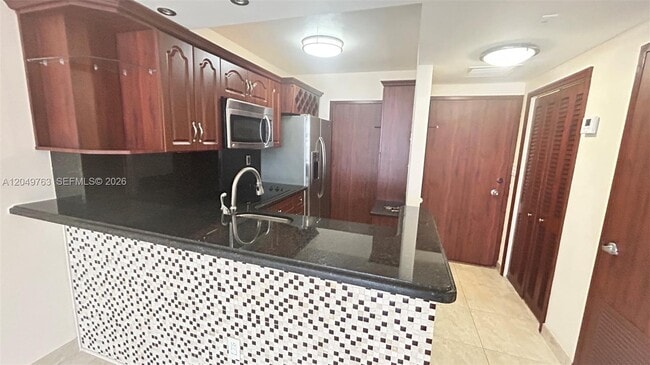 Building Photo - 2899 Collins Ave