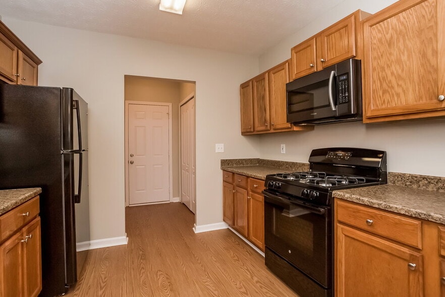 Building Photo - 5275 Yellow Pine Dr