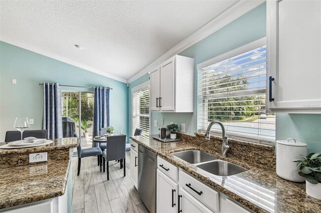 Building Photo - 13401 Fawn Springs Dr