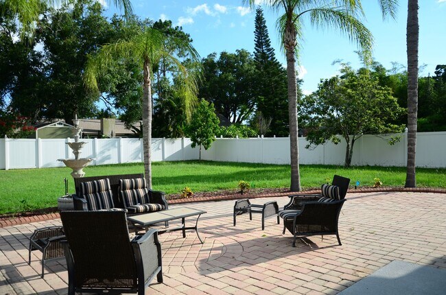 Building Photo - Spacious 4-Bed, 3-Bath Belle Isle Home wit...